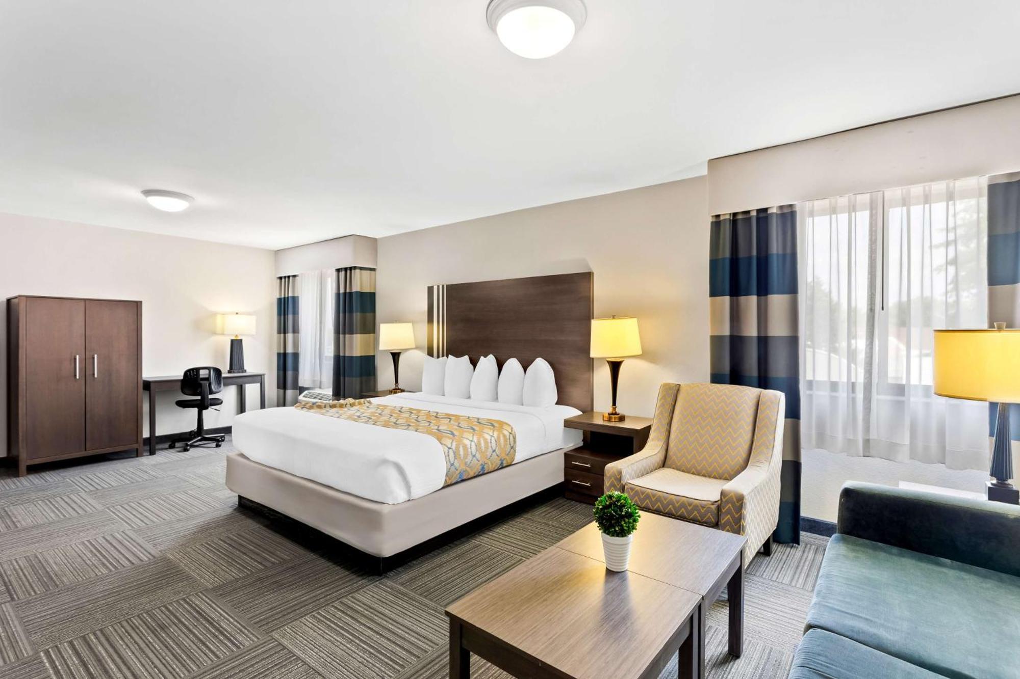 Western 3* Naperville